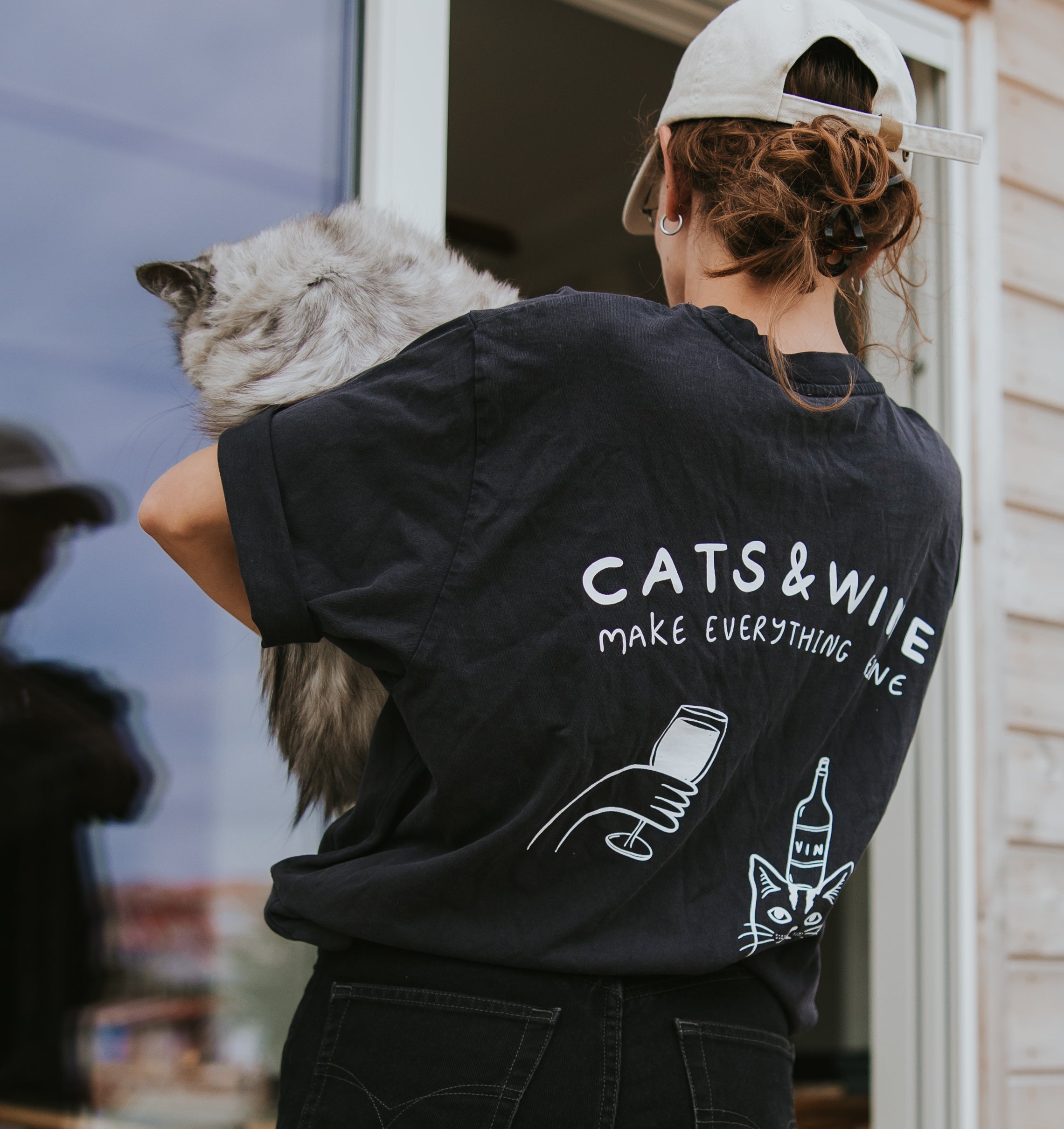 Vintage Black T-shirt - Cats & Wine Make Everything Fine – Collar 