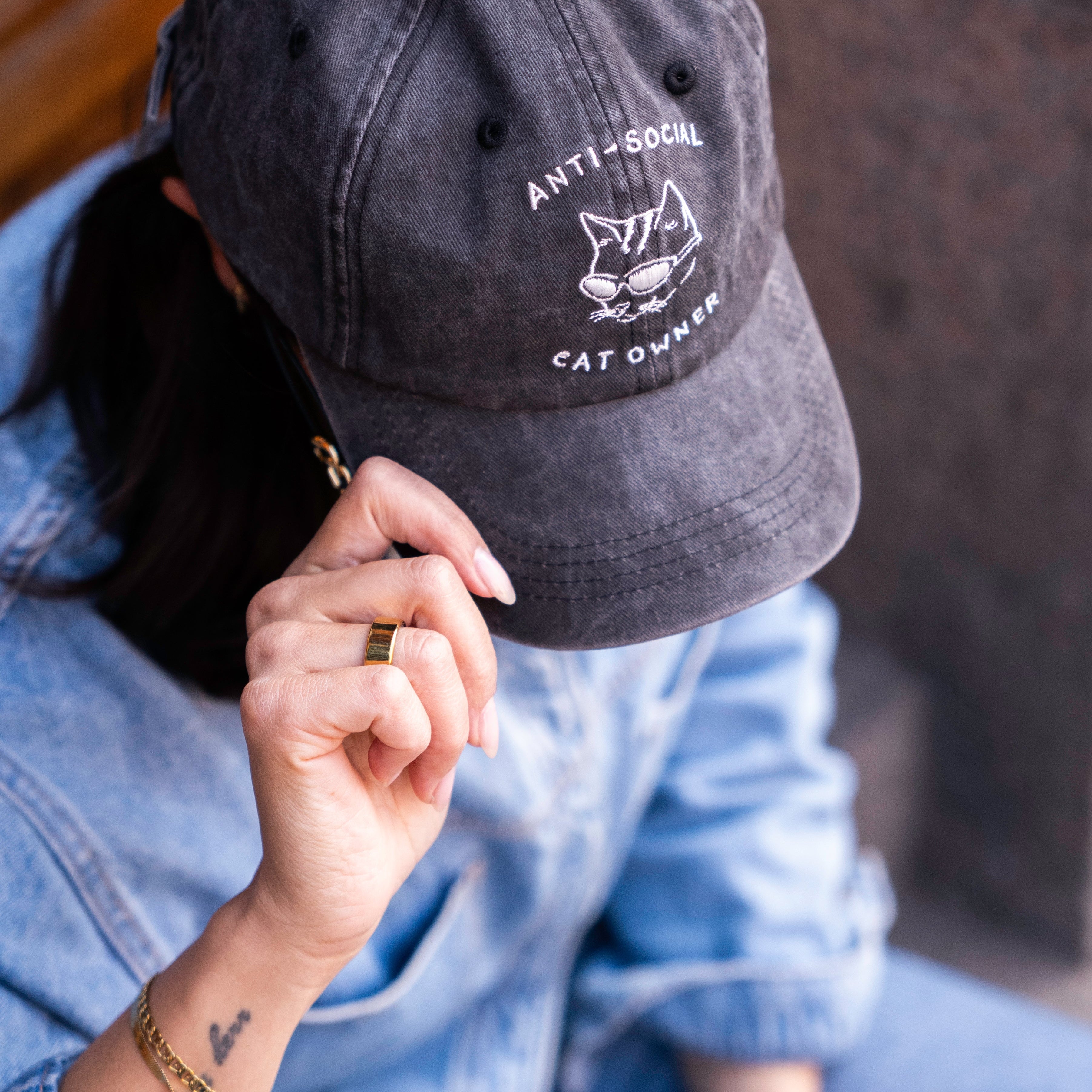 Sort denimkasket - logo "Anti-Social Cat Owner" 