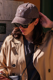 Brun denimkasket - Logo "Cats & Wine Make Everything Fine" 